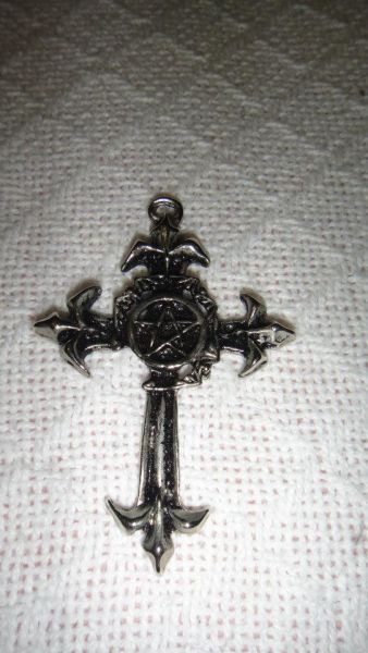 Pingente Cruz e Pentagrama
